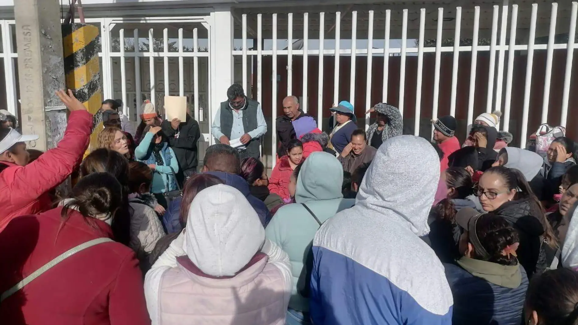 padres de familia Xaltocan Cierre de escuela primaria (1)